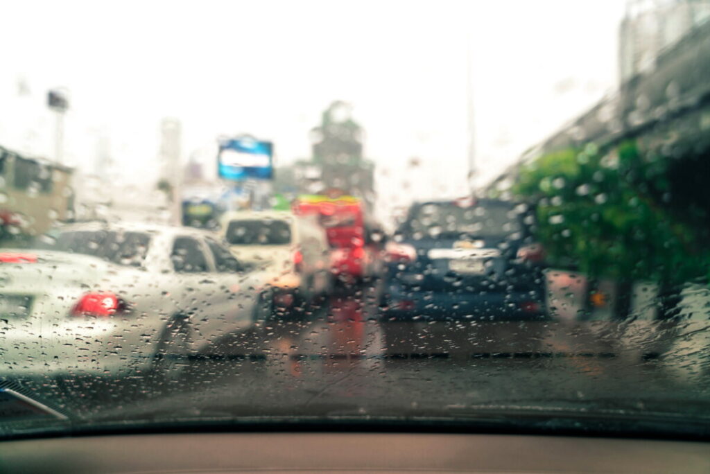 ขับรถหน้าฝน-ลุยน้ำท่วม